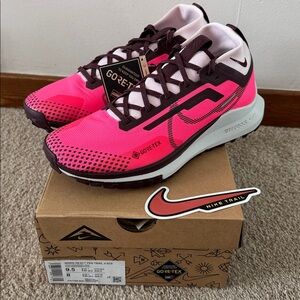 Nike Pegasus Trail 4 GTX Hiking Trail Shoes Waterproof, Women’s 9.5